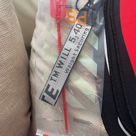 Off-White Keychain - Picture 4 of 7